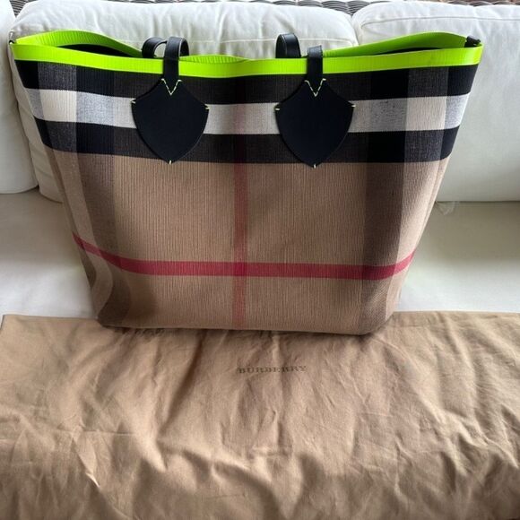 RARE Burberry Giant Neon Reversible Tote - Picture 13 of 16